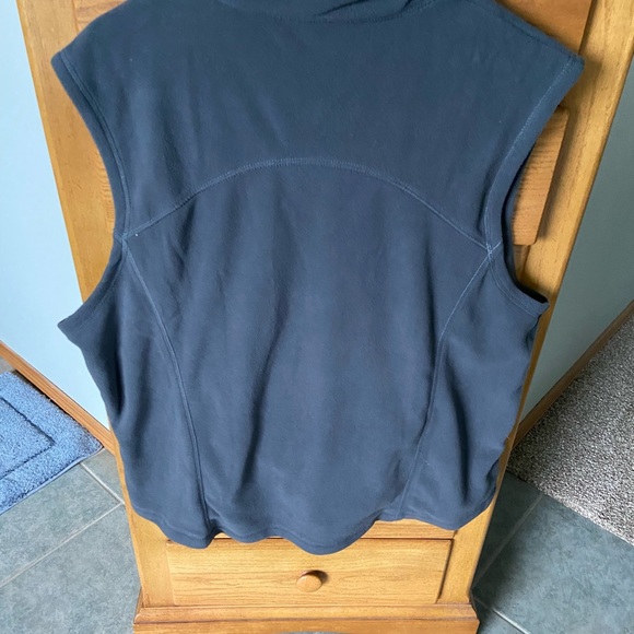 Great Northwest Woman’s Vest - Picture 2 of 2